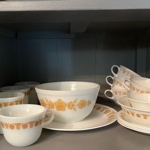 Pyrex & Corelle Butterfly Gold print lot! Coffee cup, tea cup, bowls, saucers!